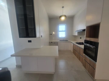 3 Bedroom Flat & Apartment