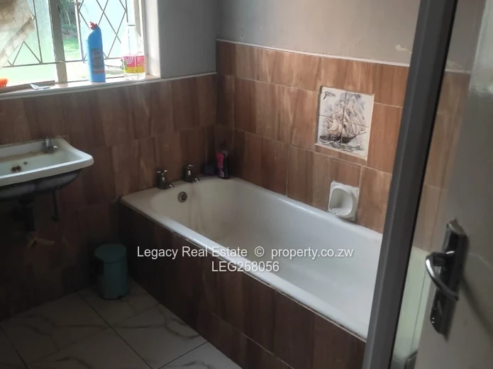 4-Bed Avonlea Home with Borehole, Garden & Parking
