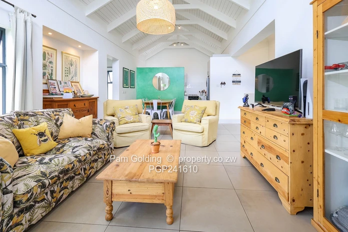 3 Bedroom Town House For Sale in Highlands