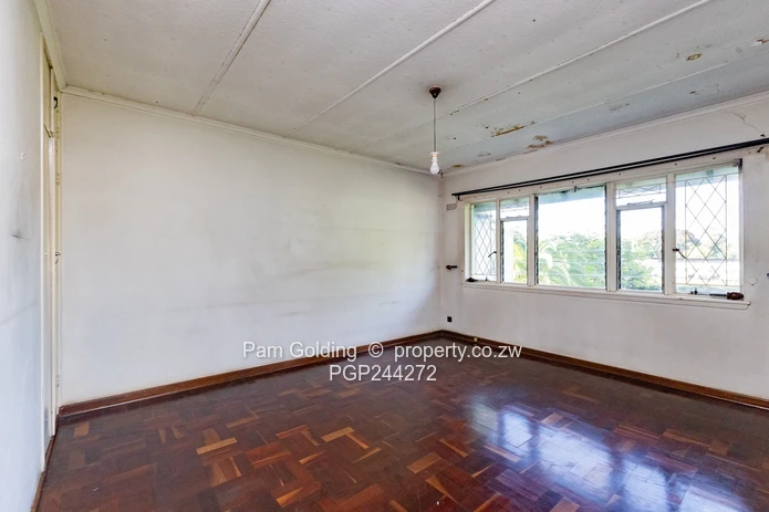3 Bedroom Duplex Flat for Sale in Eastlea
