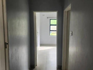2 Bedroom Flat & Apartment