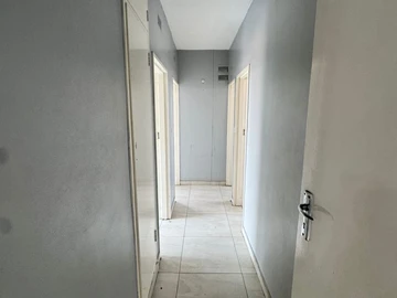 2 Bedroom Flat & Apartment