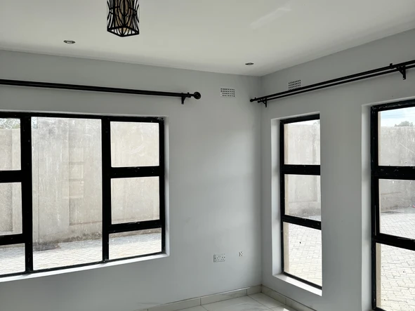 3 Bedroom Flat & Apartment