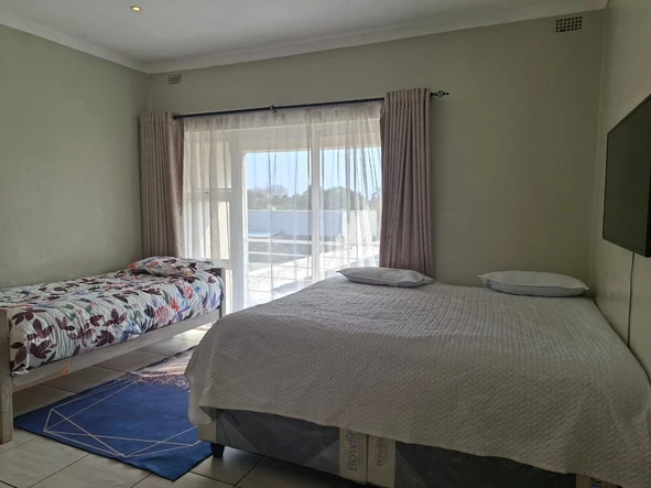4 Bedroom Flat & Apartment