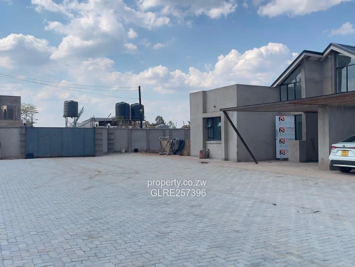 Spacious 3-Bed with Borehole, Carport & Modern Kitchen - Gletwin Park