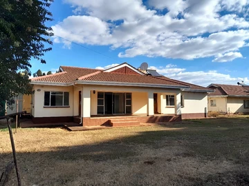 4 Bedroom Flat & Apartment