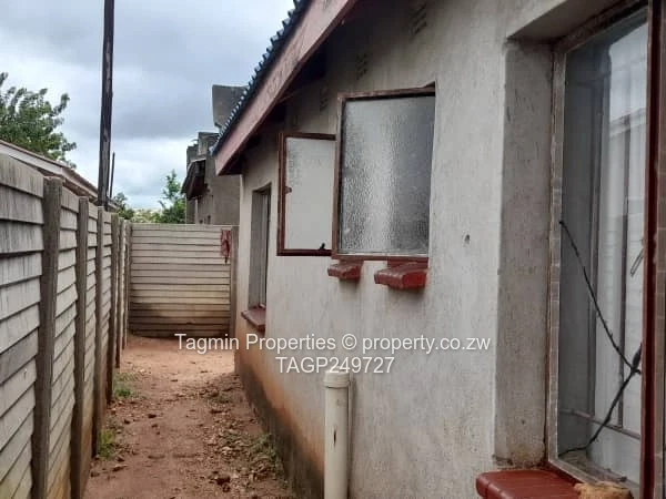 House forsale dema stand size 200sqms council cession  (Sole Mandate)