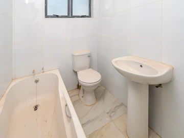 2 Bedroom Flat & Apartment