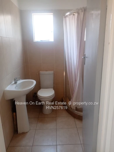 Modern and neat starter home to rent !! (Sole Mandate)