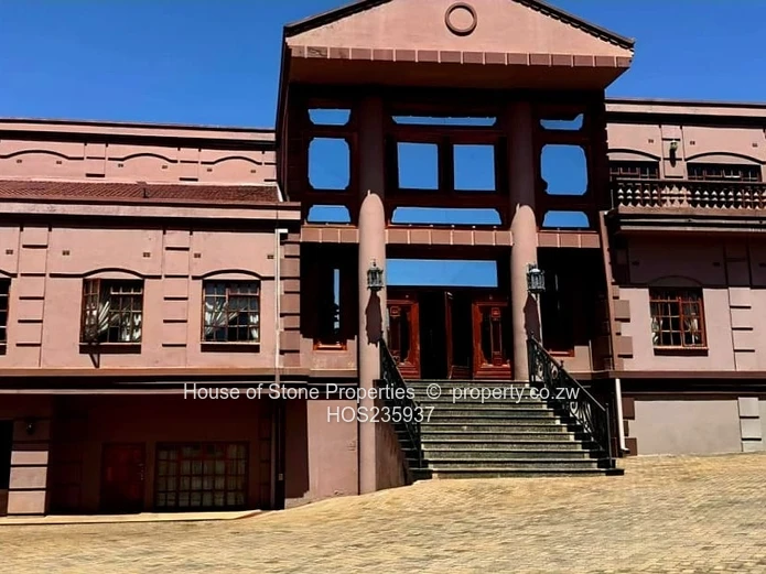 Hogerty Hill: Grand 8-Bed Mansion with Pool