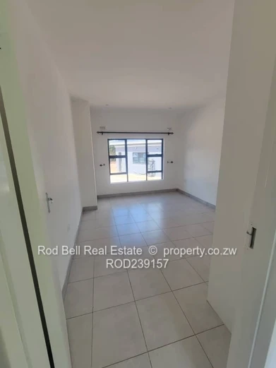 Bright 2-Bed, 2-Bath Townhouse w/ Garden & Parking — Mandara