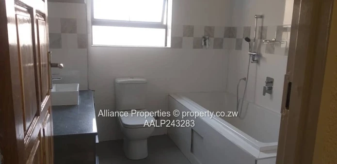 Modern 3-Bed Unit in Monavale – Secure, Solar-Powered Living for $1,100