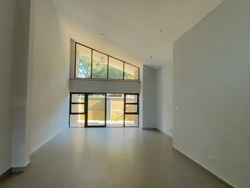 3 Bedroom Flat & Apartment