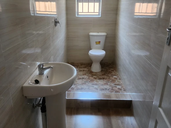 2 Bedroom Flat & Apartment