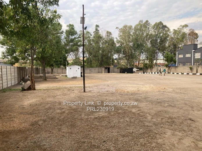 Industrial Yard - Ideal For Workshop / Truck Stop