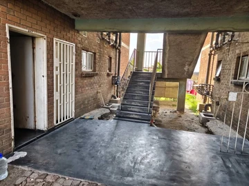 2 Bedroom Flat & Apartment