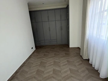 4 Bedroom Flat & Apartment