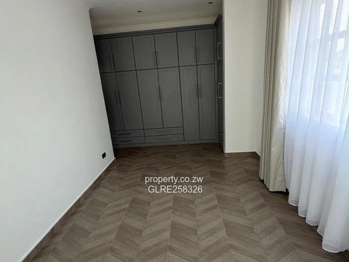 Modern 4-Bed, 5-Bath Flat with Borehole in Vainona