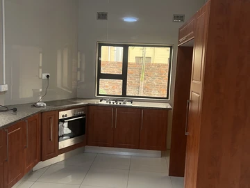 3 Bedroom Flat & Apartment