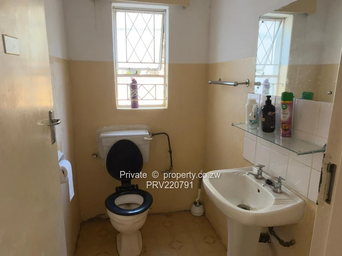 Emmaculate 2 bedroomed garden flat (Sole Mandate)