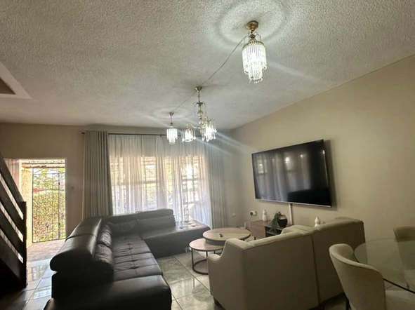 2 Bedroom Flat & Apartment