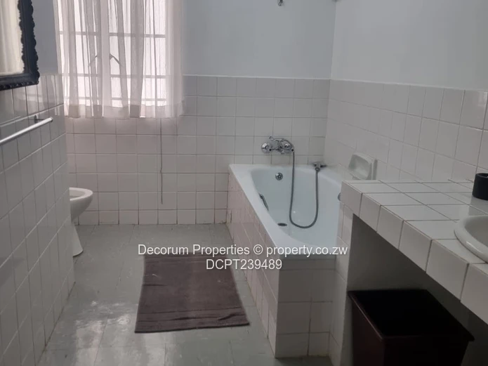 Charming 3-Bedroom Home to let in Helensvale.