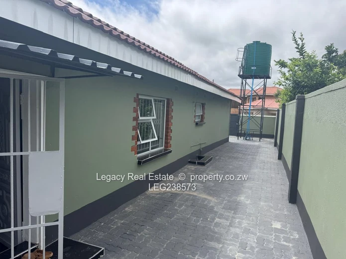 Beautiful 4-Bedroom House To Rent In New Zengeza 5