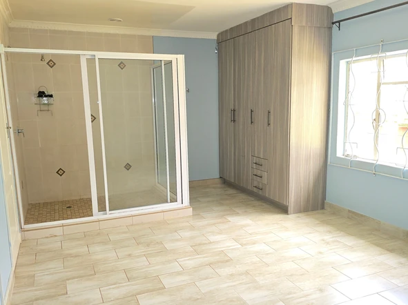 3 Bedroom Flat & Apartment