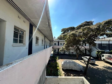 2 Bedroom Flat & Apartment