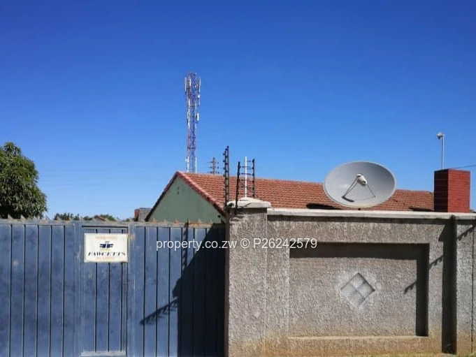 A Three bedroomed house to let in Houghton Park surbub in Harare