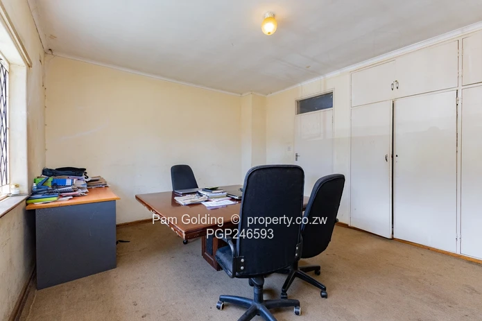 Well Located 2 Bedroom Garden Flat