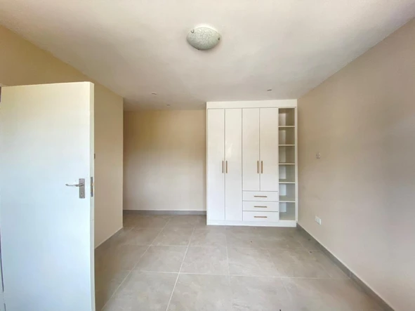 4 Bedroom Flat & Apartment