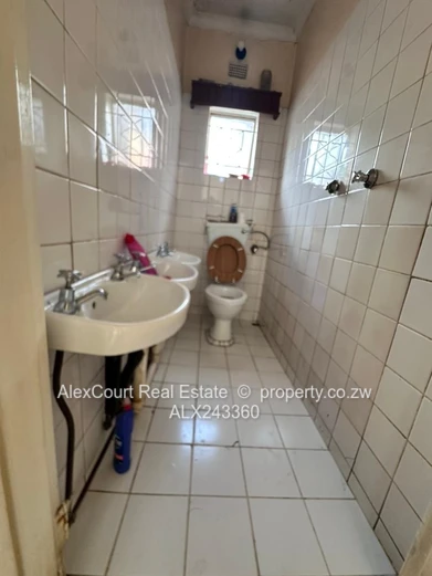 Well Kept and Spacious House in Zengeza! (Sole Mandate)