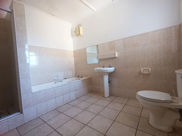 2 Bedroom Flat & Apartment