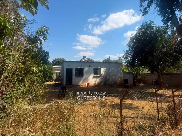 Vainona 4-Bed Family Home on 4789m² with Borehole & Solar