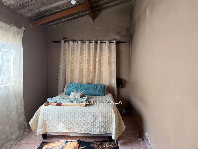 Zengeza, Chitungwiza: 3-Bed Brick Home — Walled & Carport (Sole Mandate)