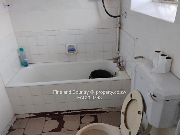  3 Bedroom Ground Floor Flat For Sale – Cbd