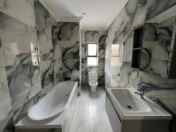 3 Bedroom Flat & Apartment