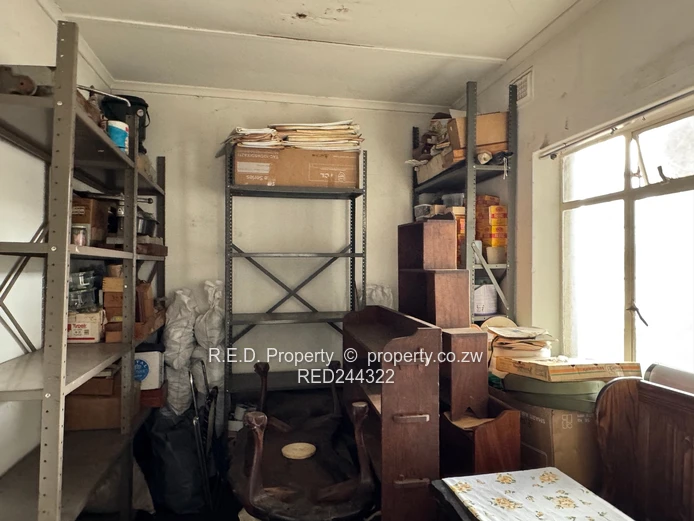 Versatile Retail, Office & Warehouse Facility