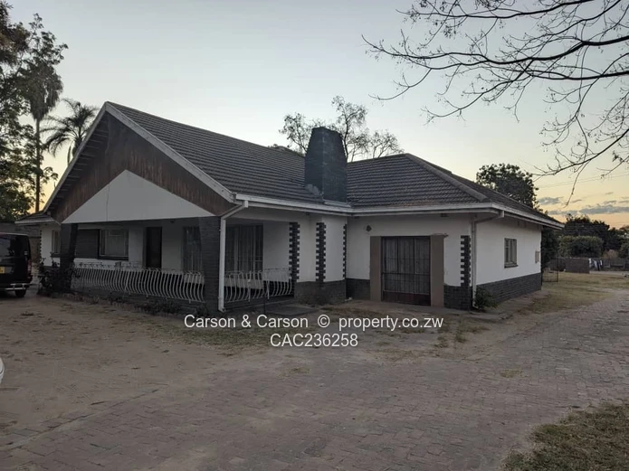 Waterfalls: 3-bed Home on 4600 m2 