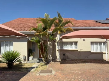 4 Bedroom Flat & Apartment