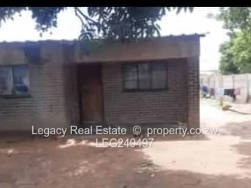 Chitungwiza Unit D 5 Roomed House For Sale 