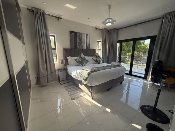 4 Bedroom Flat & Apartment