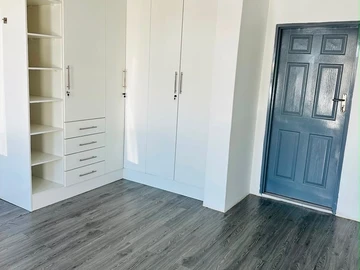 3 Bedroom Flat & Apartment