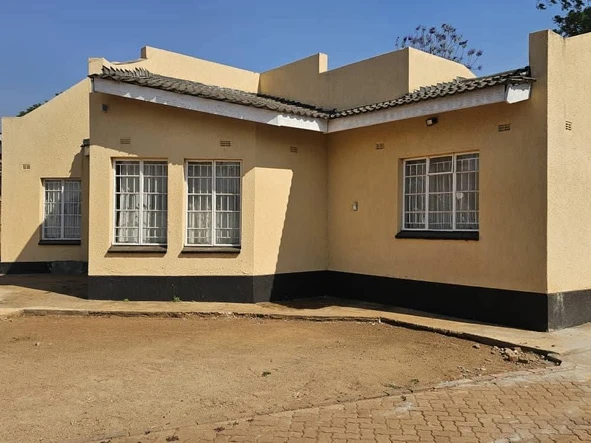 4 Bedroom Flat & Apartment