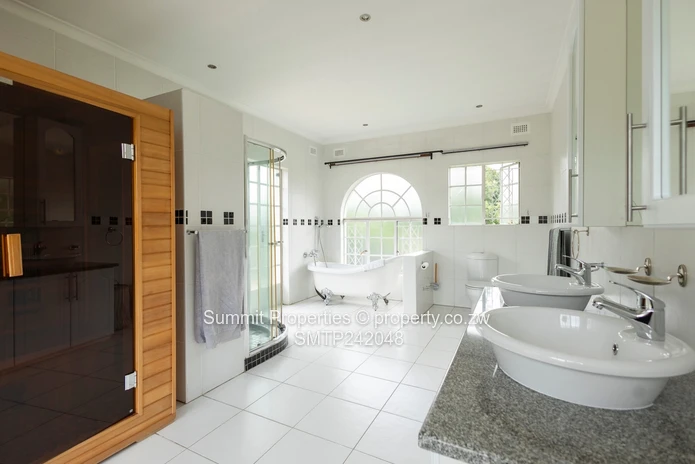 6 Bedroom House for Sale in Helensvale