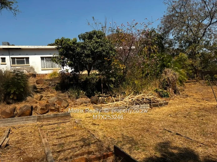 3 Bedroom Home with 2 Cottages for Sale in Bluffhill