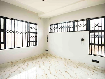 3 Bedroom Flat & Apartment