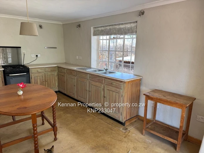 Charming Cottage In Helensvale - Semi Furnished