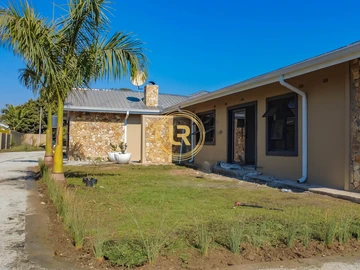 6 Bedroom House